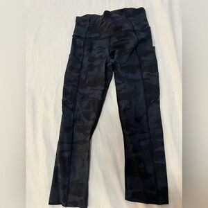 Fast and free 17” inseam w/ pockets like new